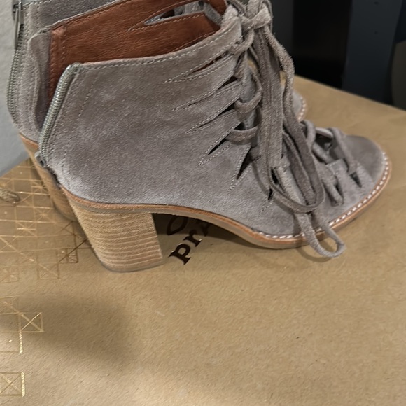 Jeffrey Campbell Size 6 Shoes - Picture 2 of 7